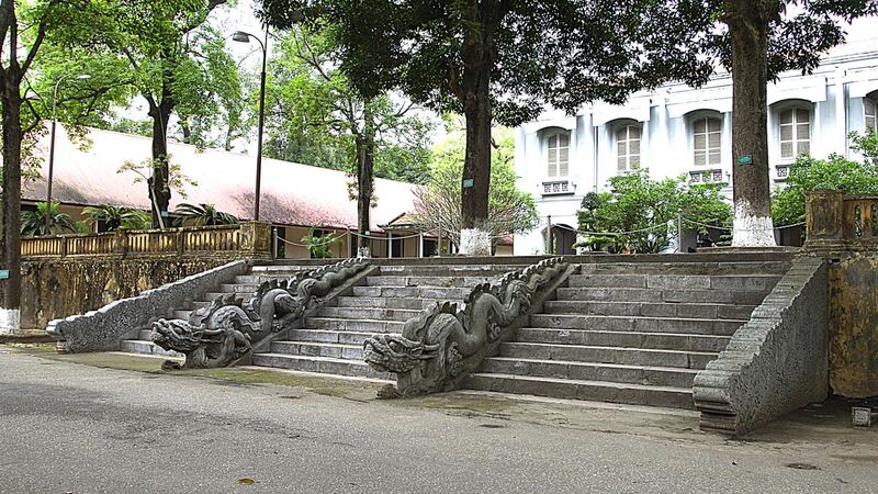 the platform of Kinh Thien Palace