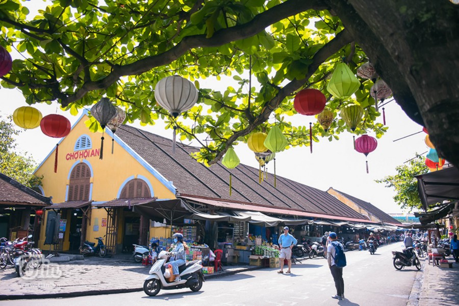 Local market in hoi an
