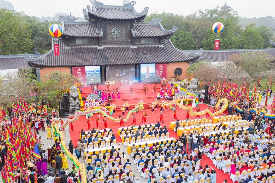 festival in bai dinh pagoda