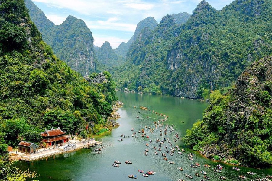 Boat Ride in Trang An