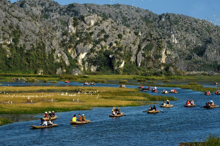 Going for a boat ride in Van Long Nature Reserve
