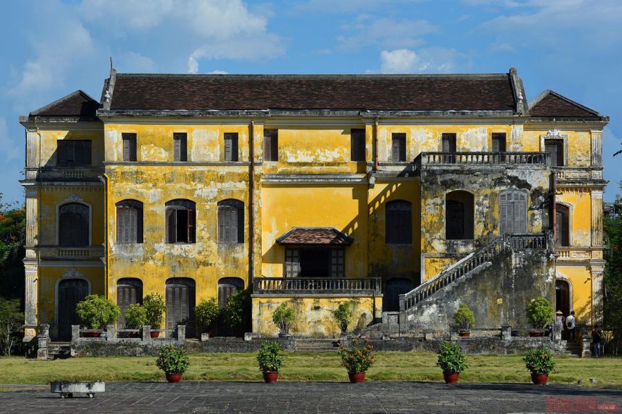 An Dinh Palace was constructed in 1902