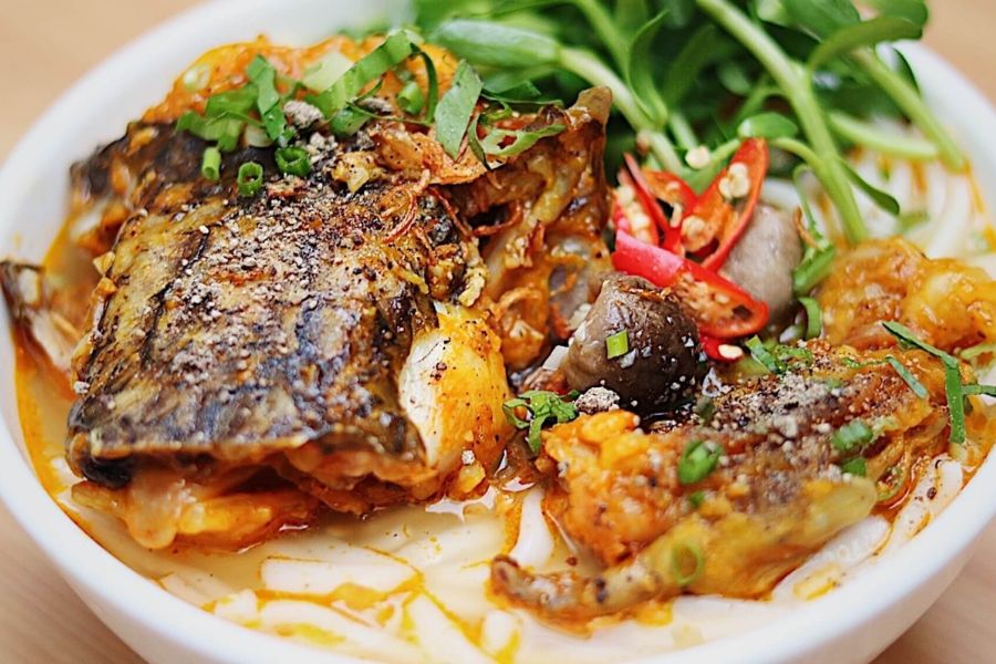 Banh canh ca loc is a hearty dish consisting of thick, chewy tapioca noodles