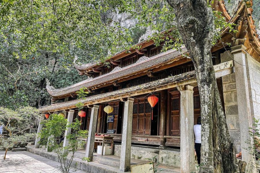 Bich Dong Pagoda from outside