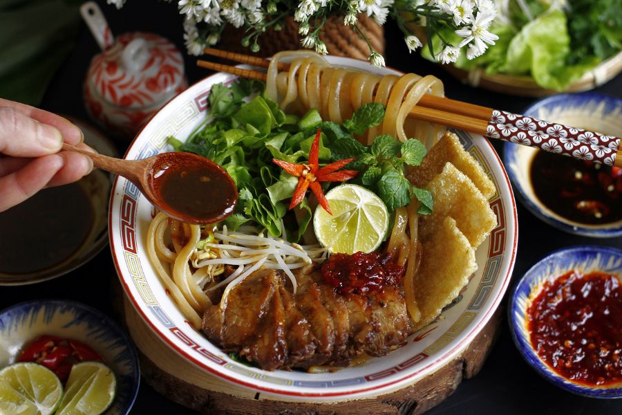 Cao lau is a specialty from Hoi An