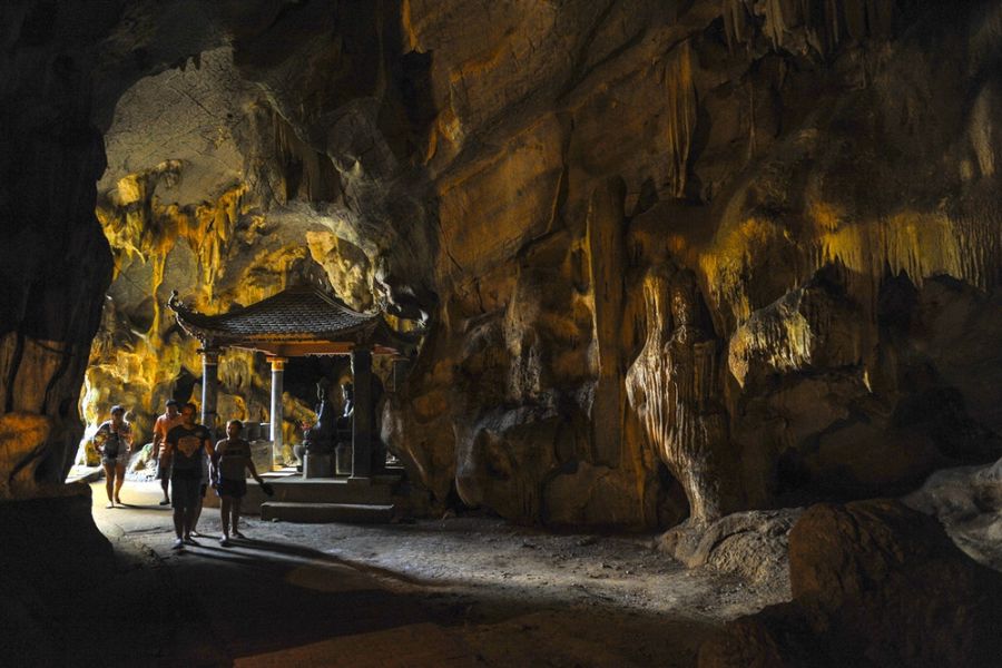 Dark cave is a dry caves in Tam Coc