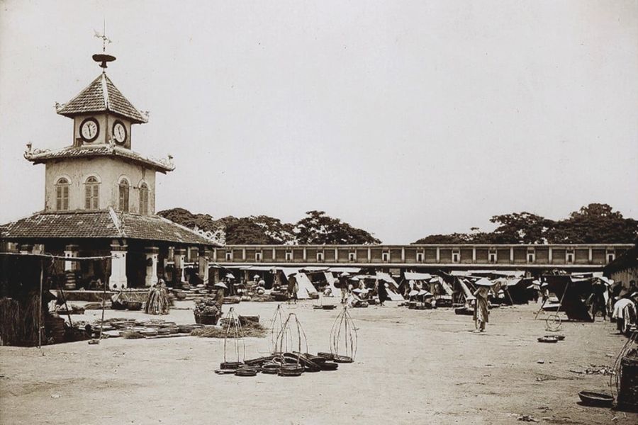 Dong Ba Market in the past