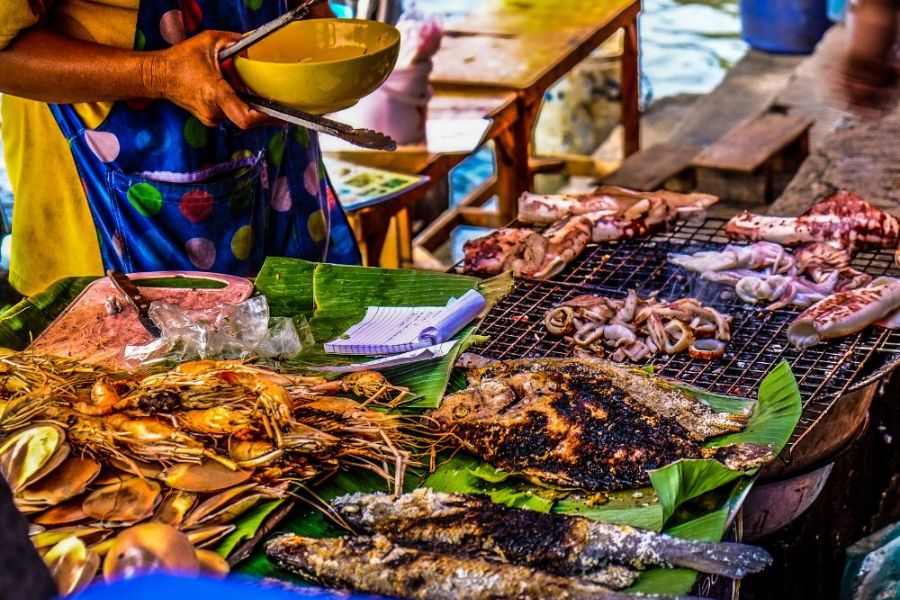 Eating Seafood In Da Nang