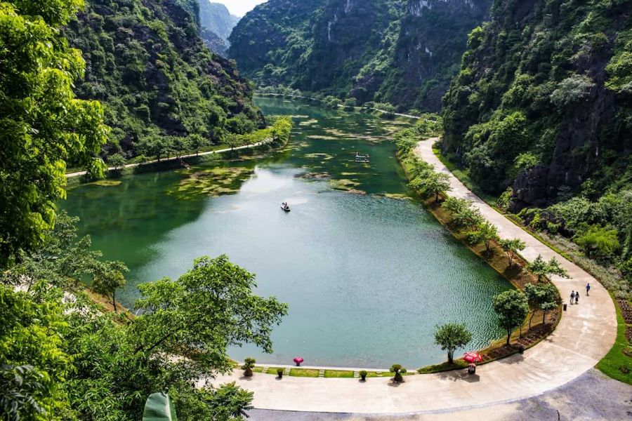 Enjoy The Peace Of Tuyet Tinh Coc in ninh binh