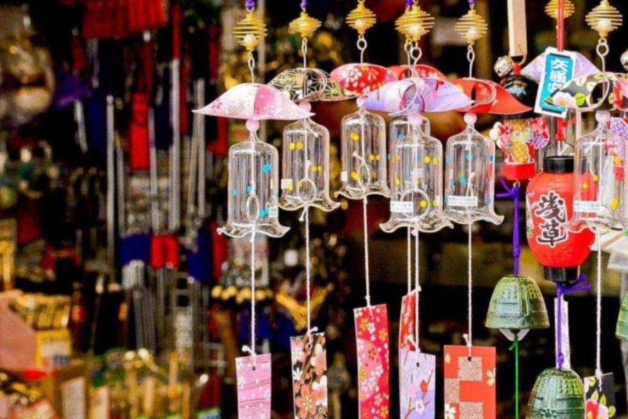 Exclusive Souvenirs in Con Market (2)