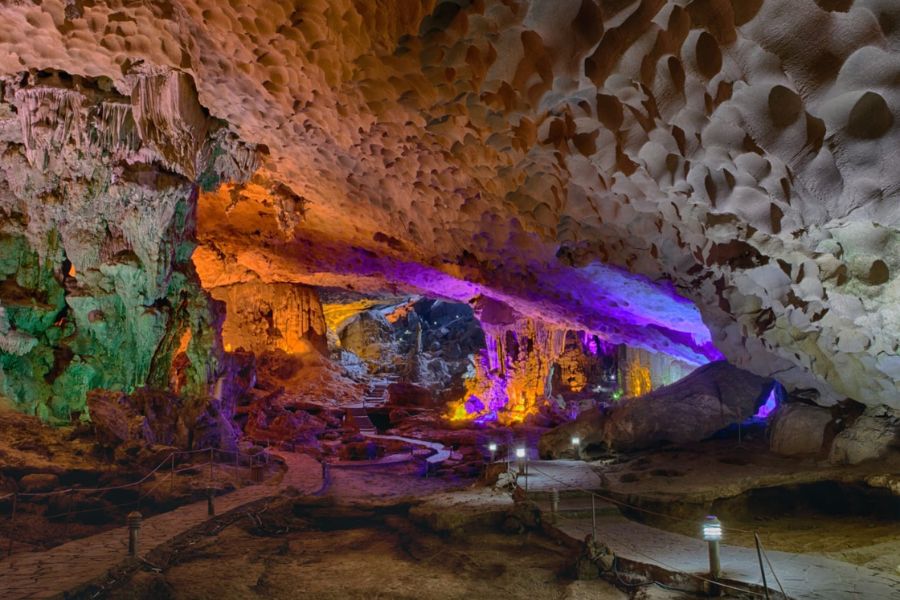 Explore Thien Cung in halong bay