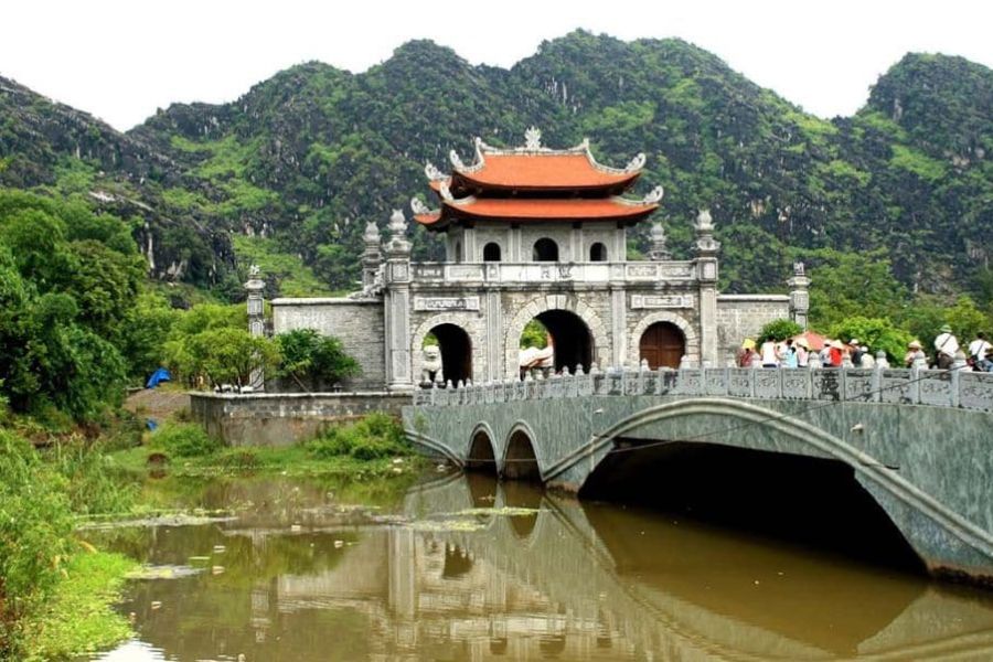Go To Hoa Lu Ancient Capital in ninh binh