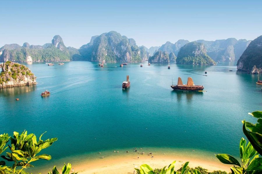 Halong Bay is positioned in Quang Ninh Province (2)