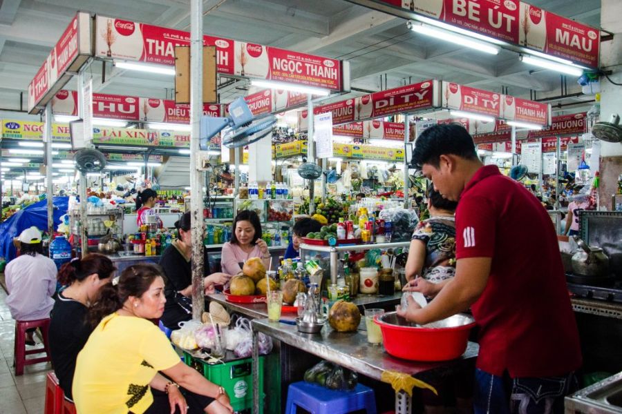 Han market opens from 6_00 AM to 10_00 PM
