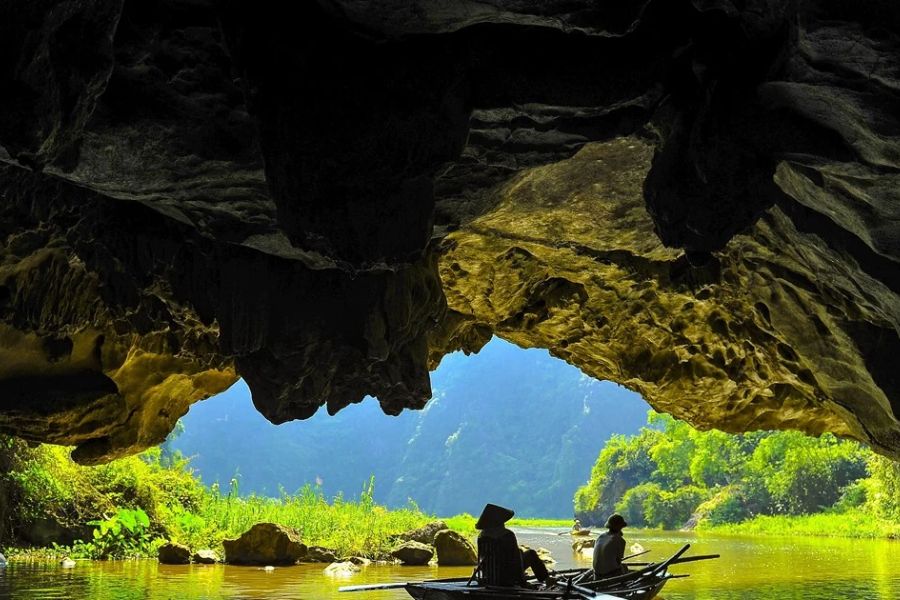 Hang Ca in Tam Coc system