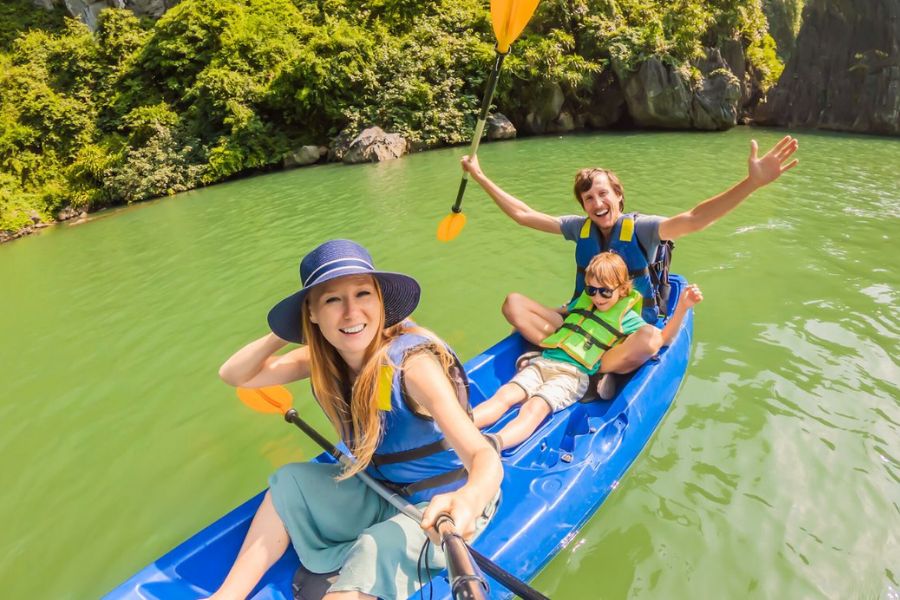 Kayaking In Ba Ham Lake in halong bay