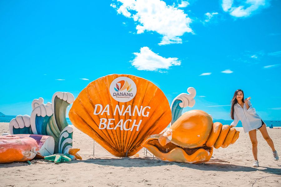 Lightweight and breathable clothing in Da Nang in July