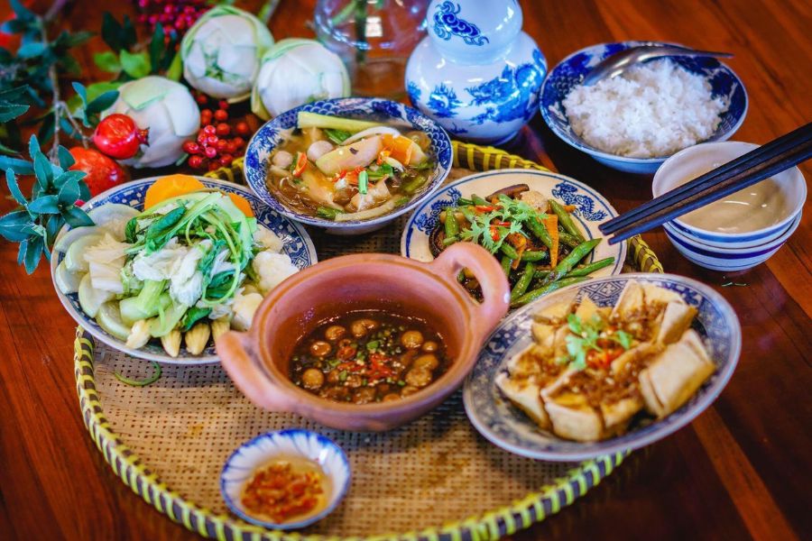 Local Vegetarian Meal Outside The Temple