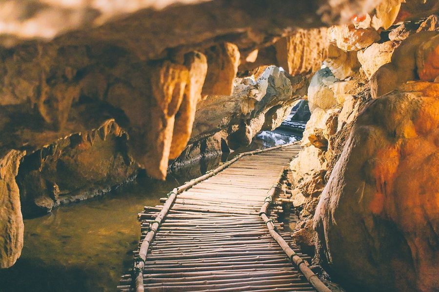 Mermaid Cave (Hang Ca) in Thung Nham bird park