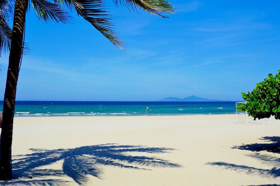 Non nuoc beach in da nang at summer