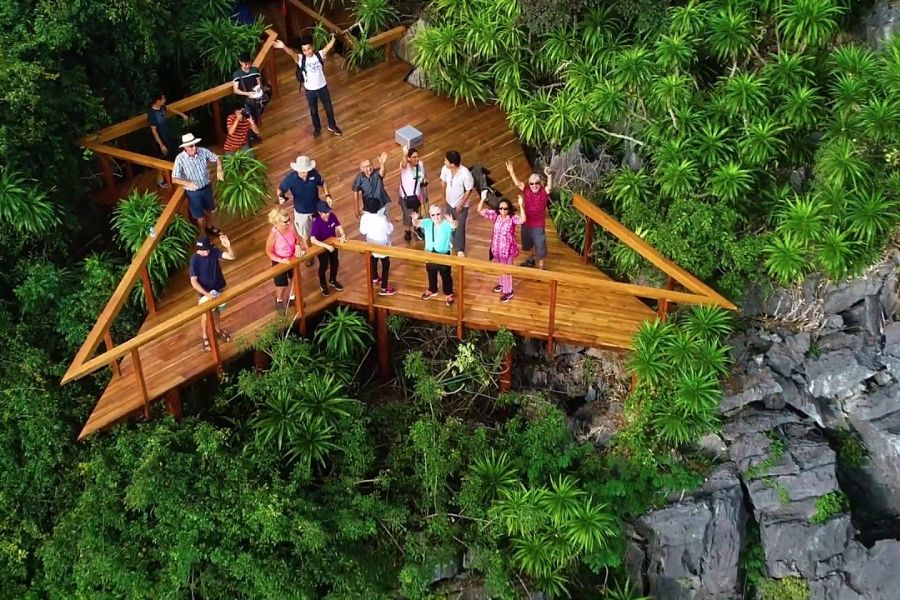 Relax On Soi Sim Island in halong bay (2)