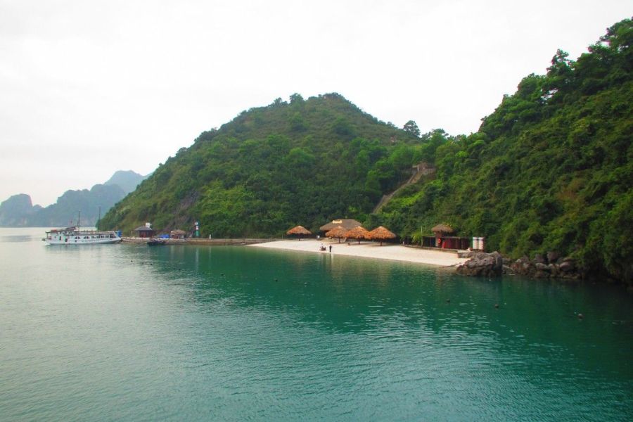 Relax On Soi Sim Island in halong bay