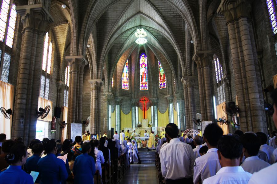 Attend A Mass in Nha Trang Cathedral