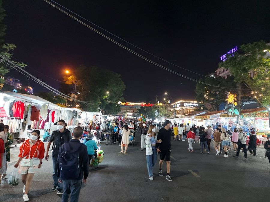 Walking around Da Lat Night Market