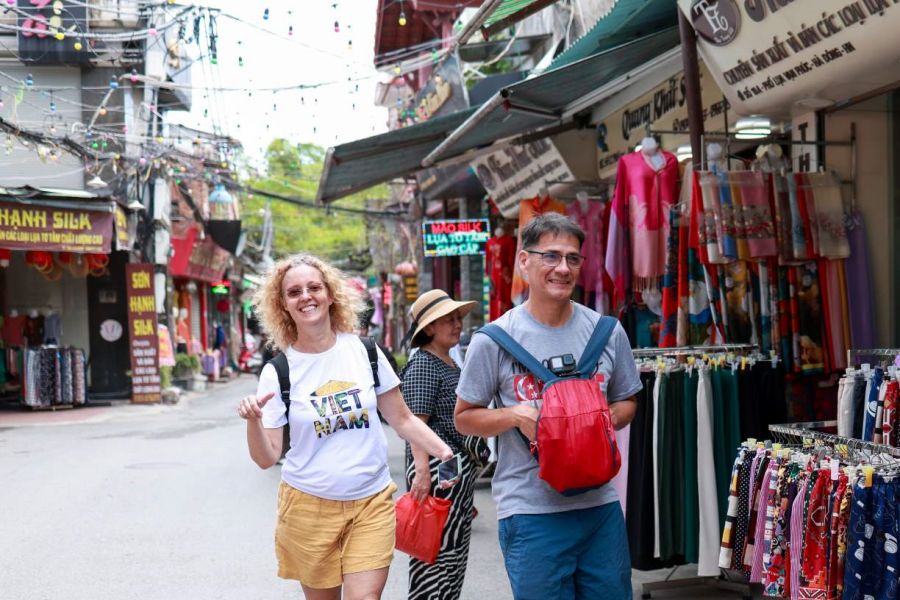 Foreign visitors in Van Phuc silk village