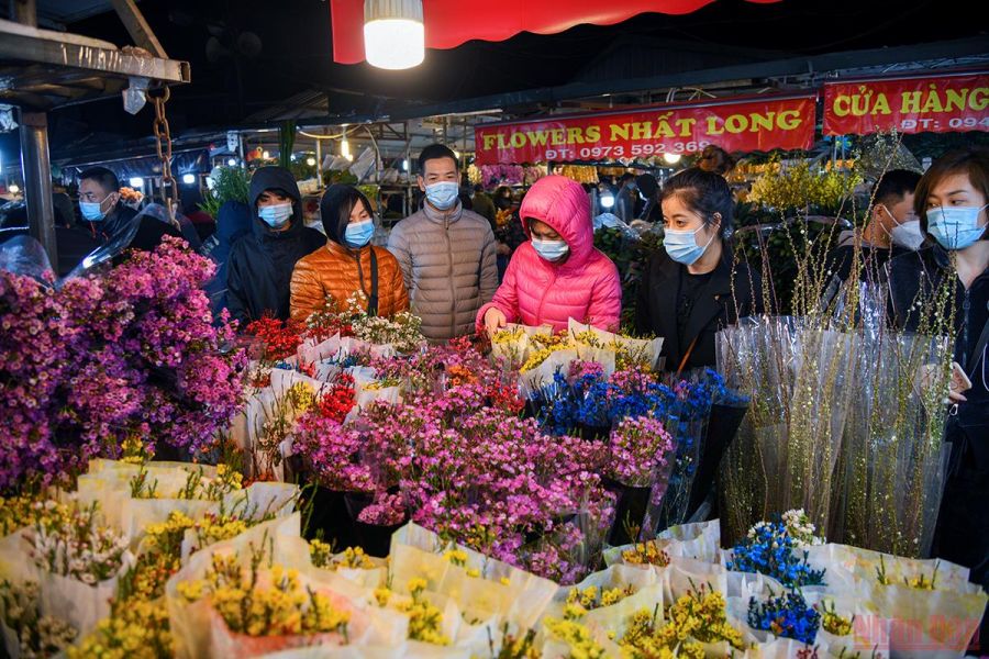Explore Saigon’s Bustling Night Markets