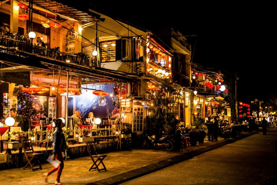 Stroll Through Hoi An Ancient Town At Night