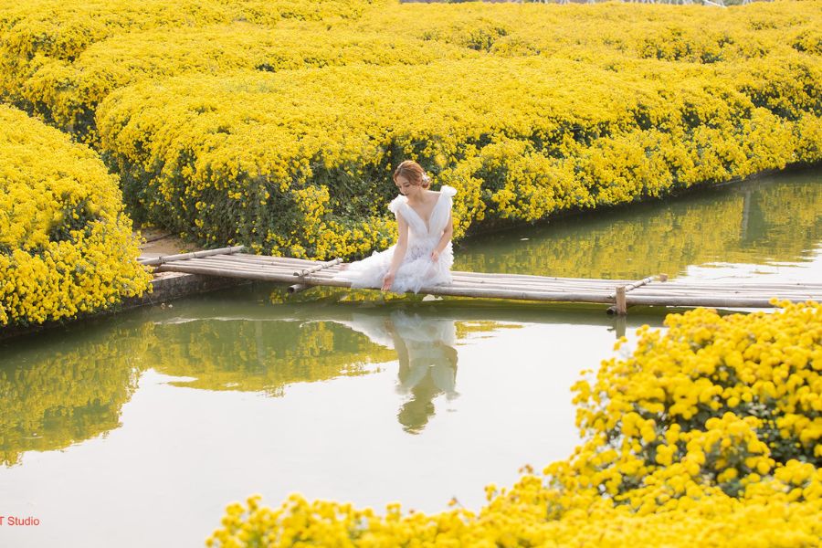 Take photo Among The Flower Valley At West Lake