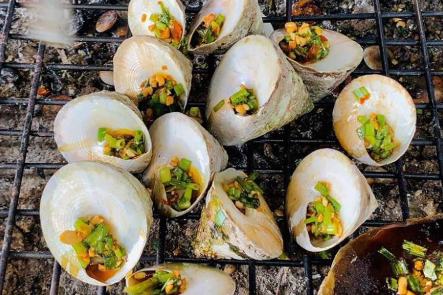 Tasting Local Specialties in cham island