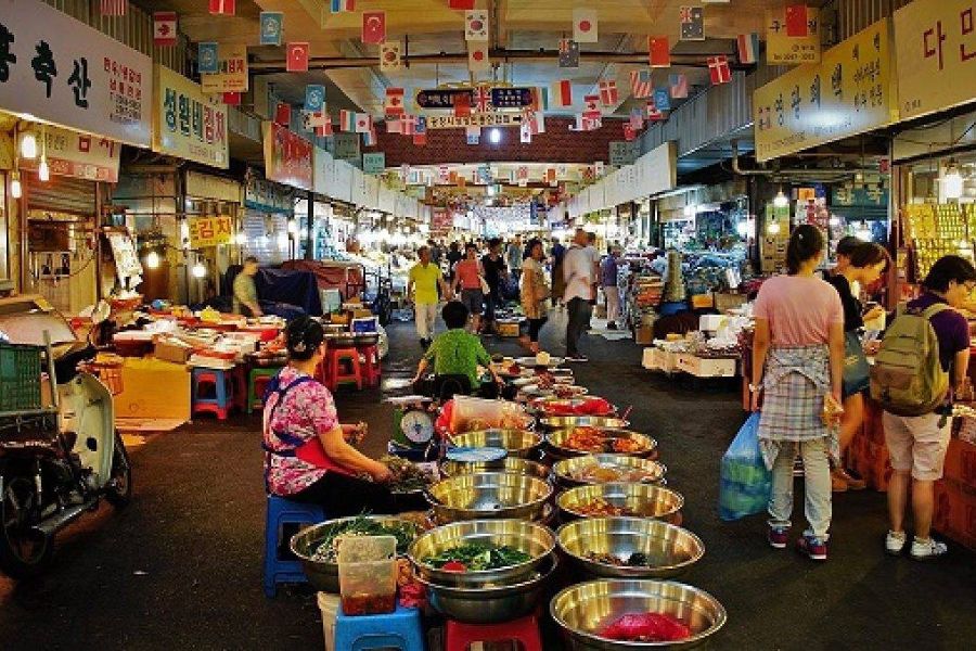 The Han Market of Da Nang was established in the 1940s