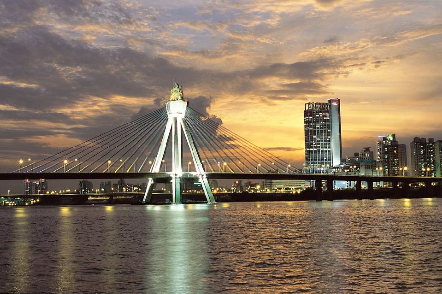 The Han River Bridge in the sunset