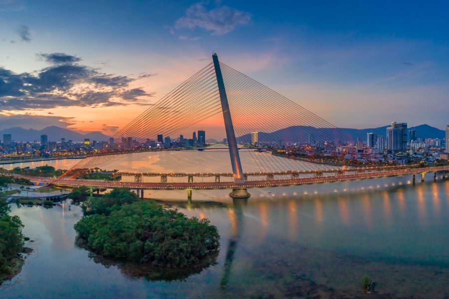 The Tran Thi Ly Bridge in Da Nang is the first cable-stayed bridge in Vietnam