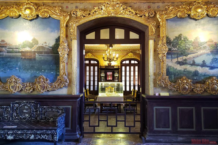 The Wall Art in an dinh palace