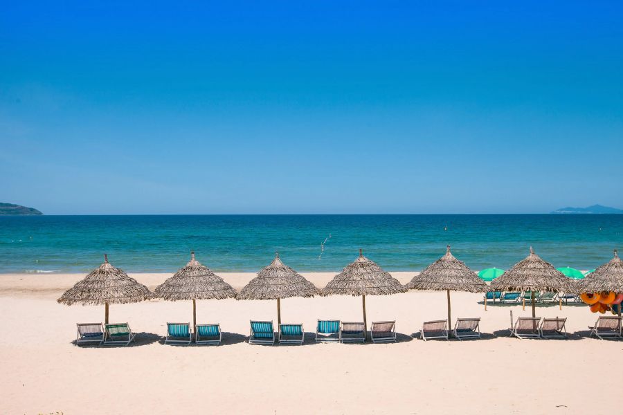 The best time to visit Tien Sa beach is between April and August