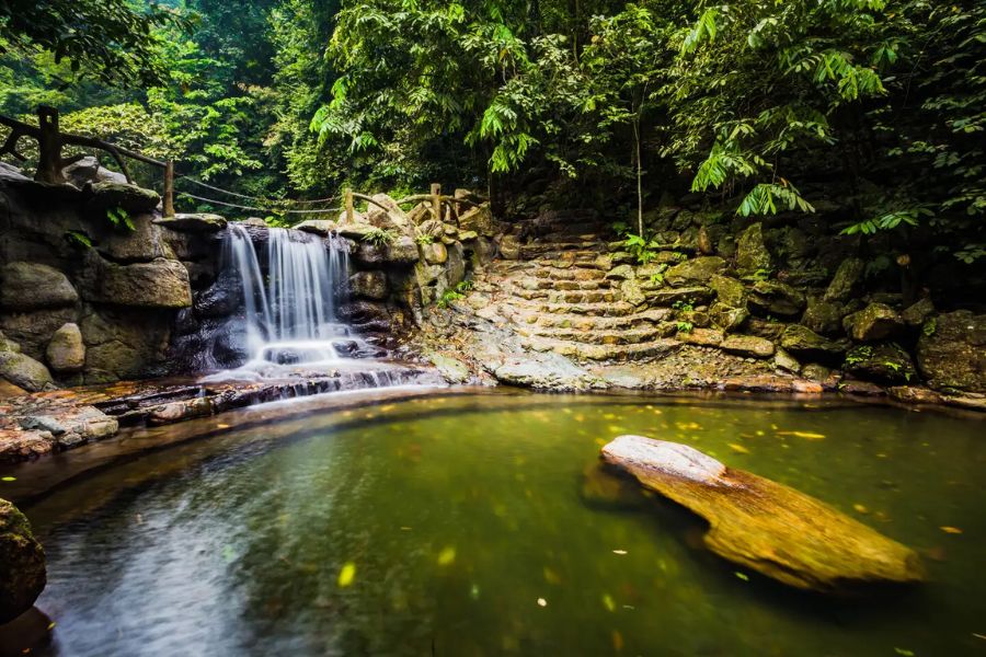 Thien Son Suoi Nga in Ba Vi