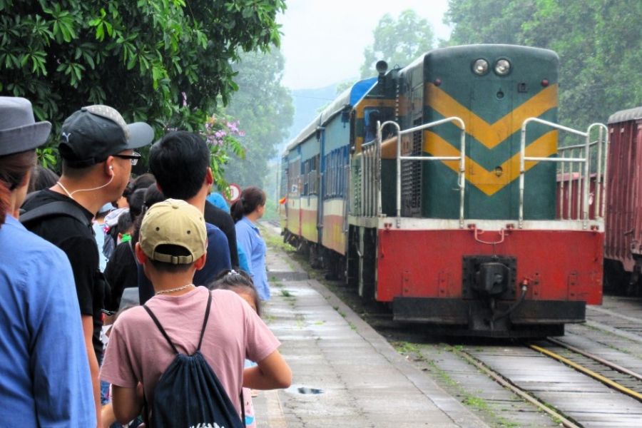 Travel From Hue To Ho Chi Minh by private train
