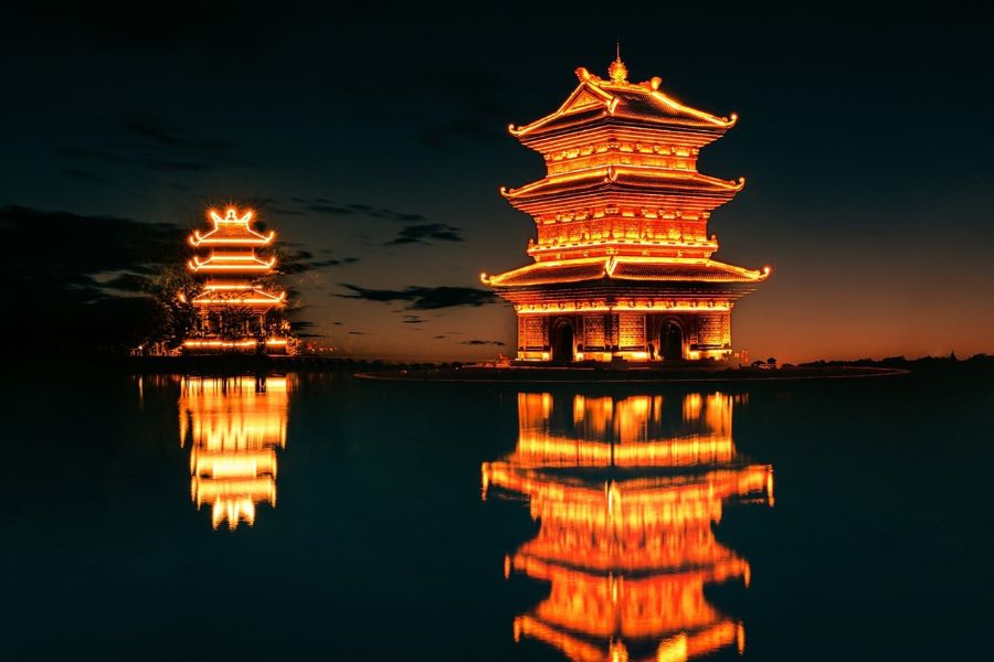 Visit Chua Vang (Golden Pagoda) in ninh binh At Night