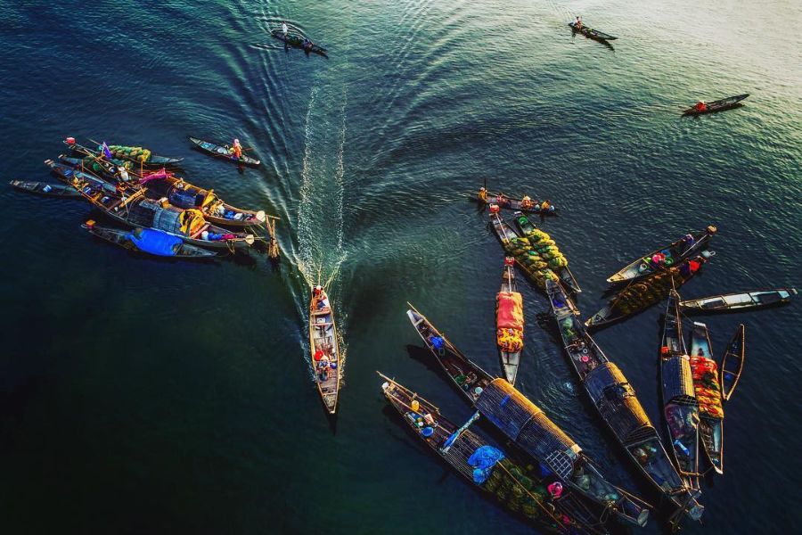 Visit Local Floating Markets of Tam Giang Lagoon