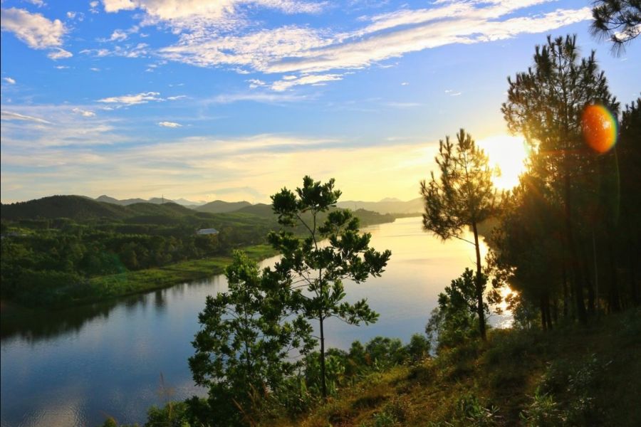 Vong Canh Hill is an entirely free attraction