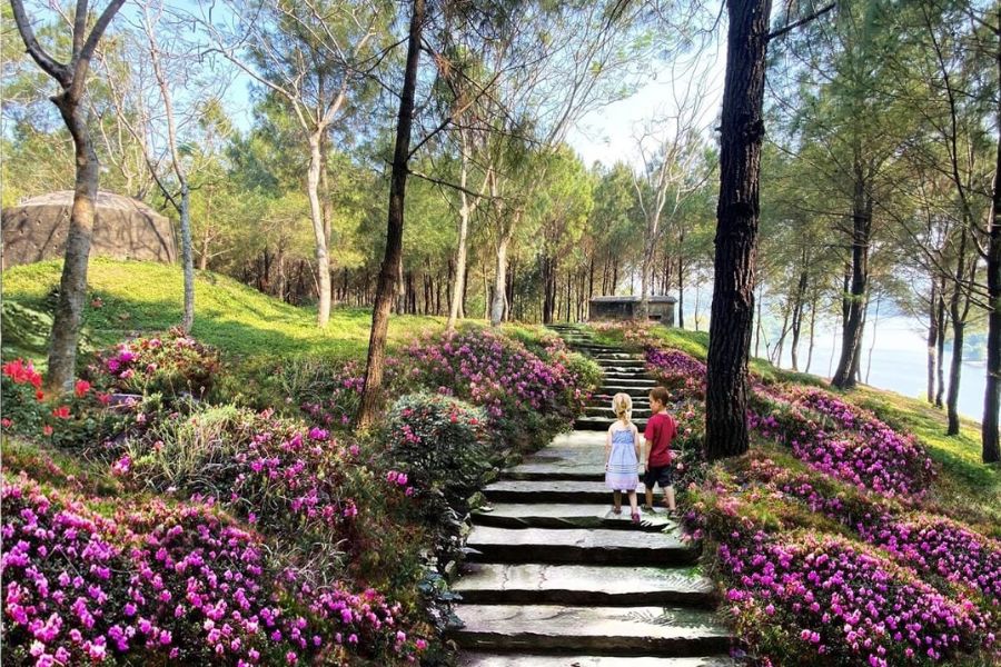 Vong Canh Hill means _hill for looking at the scene