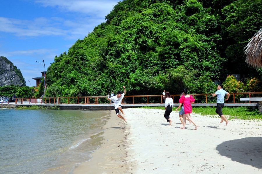 Walk To The Viewpoint On Soi Sim Island