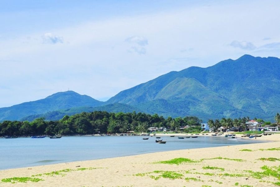 Xuan Thieu Beach is a peaceful beach destination