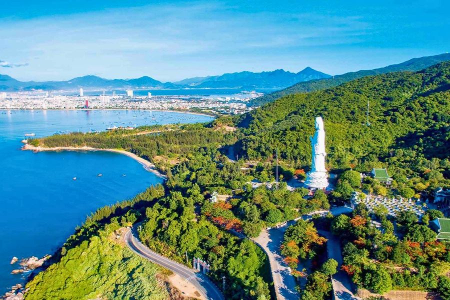 an expansive area of approximately 20 hectares of Linh Ung