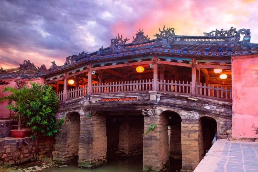 chua cau (japanese cover bridge) in hoi an