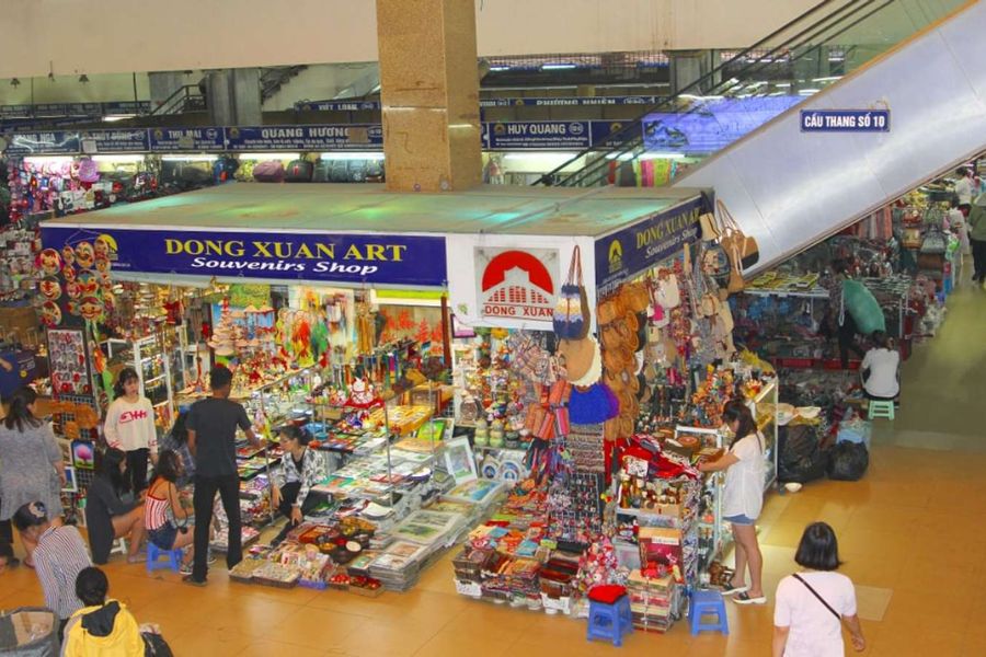 dong xuan market in Hanoi (2)