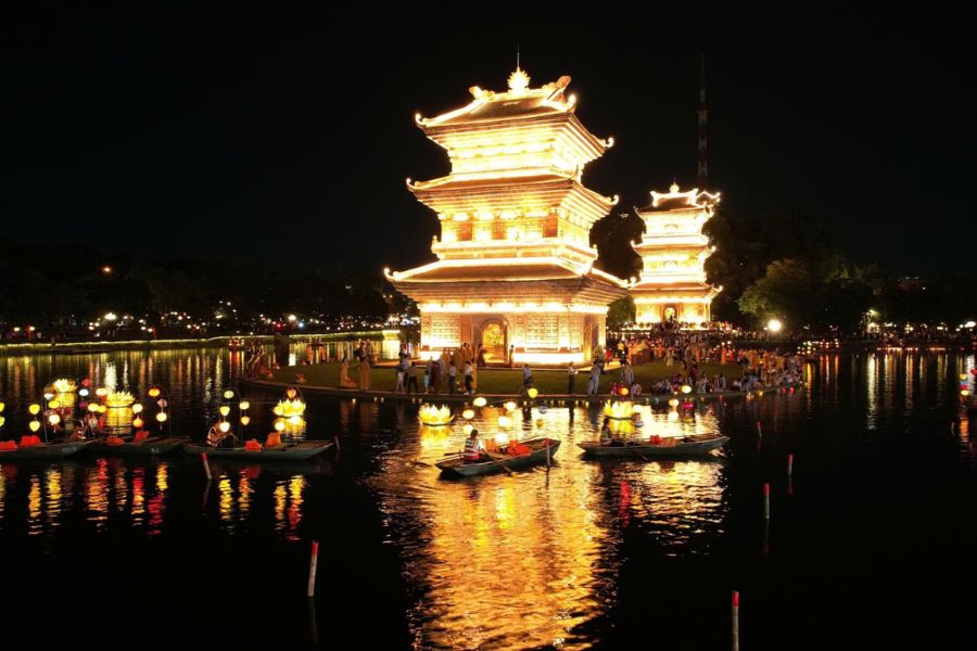 explore Ninh Binh At Night